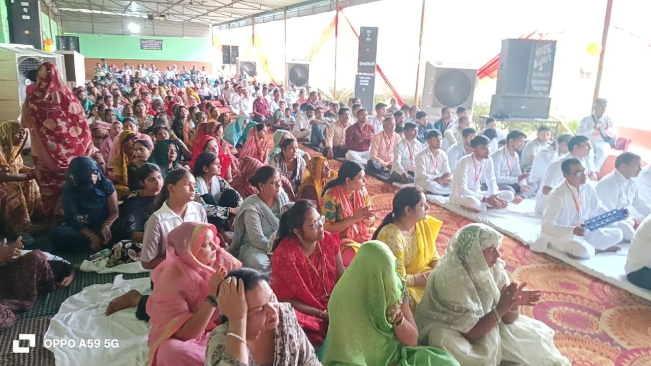 Hapur news श्री बालाजी महाराज मेहंदीपुर का 10वां दरबार धौलाना के समाना में आयोजित, गुरुदेव सुशांत तोमर के प्रवचनों पर झूमे श्रद्धालु 1 Hapur news-