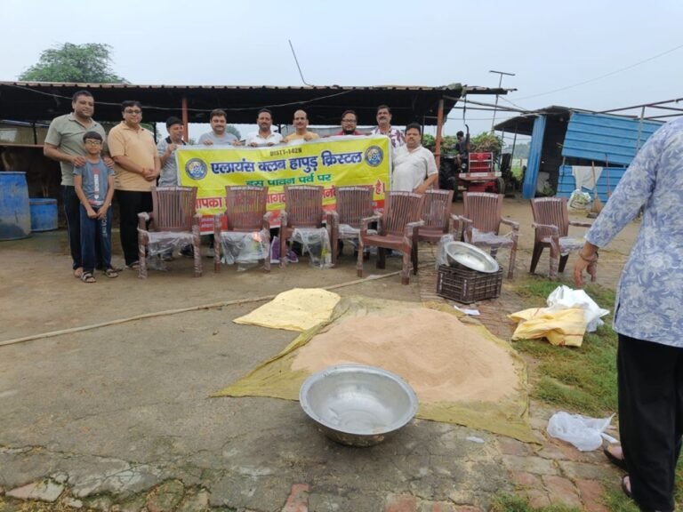 Hapur News एलायंस क्लब हापुड़ क्रिस्टल ने श्री जी गौशाला धीरखेड़ा में की गौ सेवा