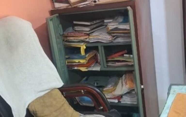 Hapur News भाजपा जिला उपाध्यक्ष के कार्यालय में कूमल लगाकर चोरी, 77 हजार रुपये नकदी और बैनामे उड़ाए