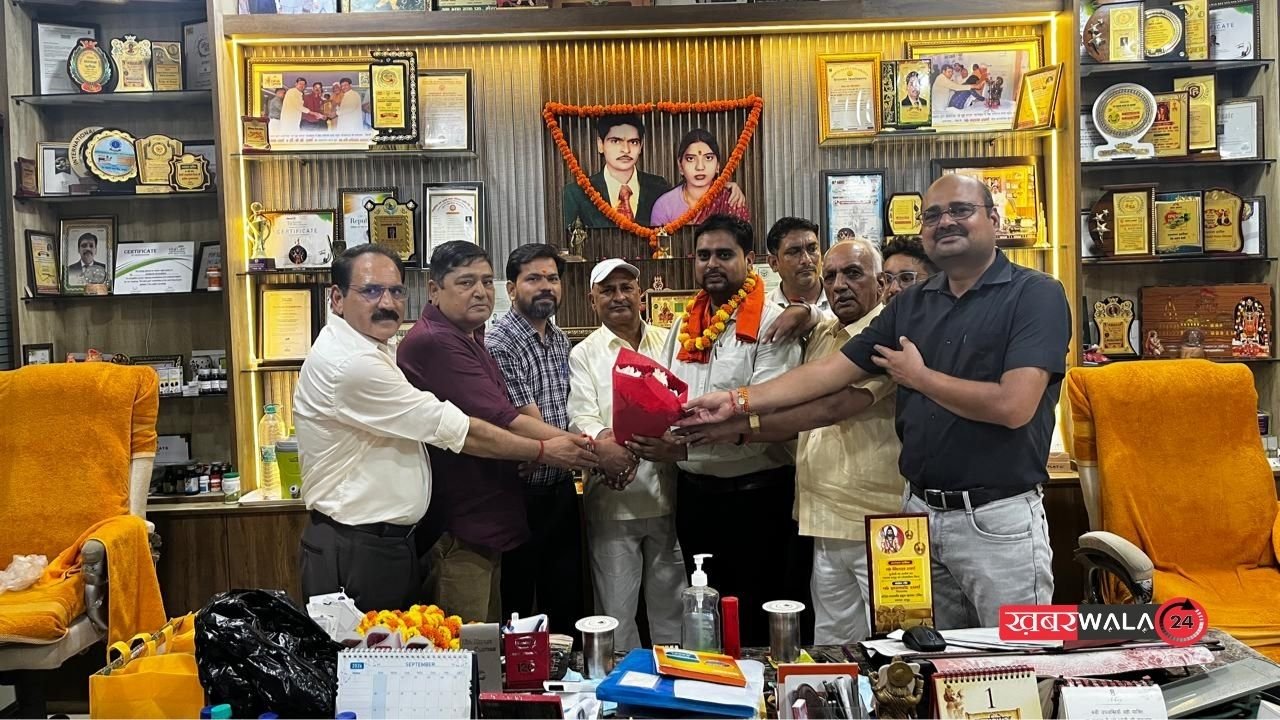 Hapur news: यूजीसी नेट लॉ परीक्षा उत्तीर्ण कर असिस्टेंट प्रोफेसर बने एडवोकेट विशाल शर्मा, ब्राह्मण समाज ने किया सम्मानित 1 Hapur news: यूजीसी नेट लॉ परीक्षा उत्तीर्ण कर असिस्टेंट प्रोफेसर बने एडवोकेट विशाल शर्मा, ब्राह्मण समाज ने किया सम्मानित