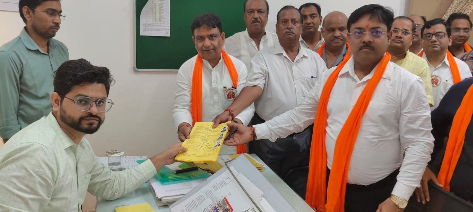 Hapur news अग्रवाल महासभा के चुनाव को लेकर सरगर्मियां तेज, 10 पदों और 21 सदस्यों के लिए 62 प्रत्याशियों ने किए नामांकन 1 Hapur news-